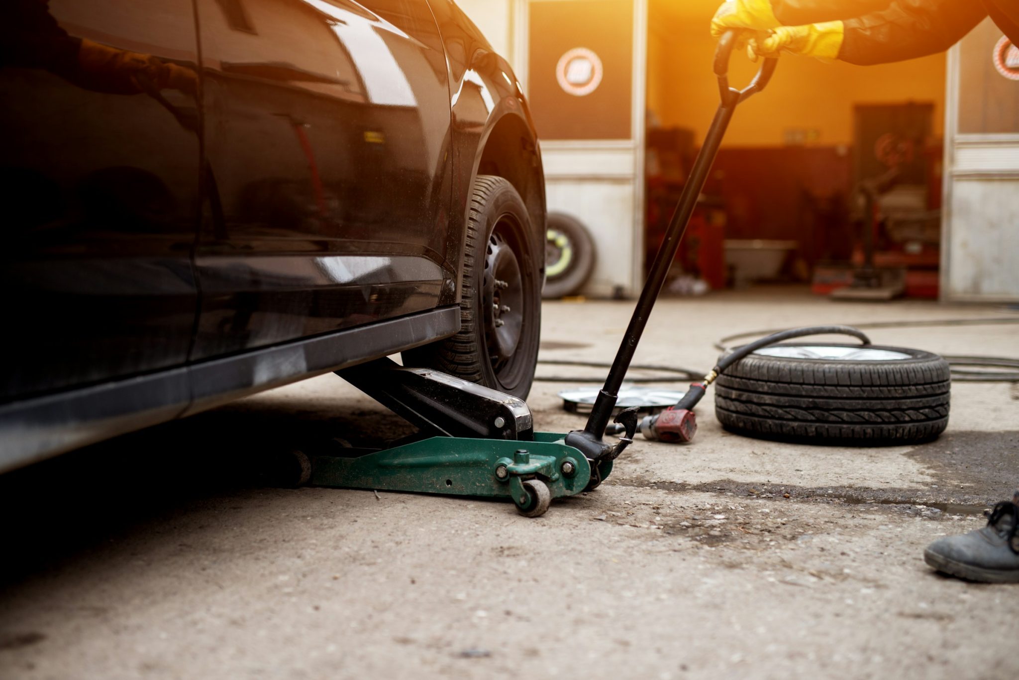 The hydraulic revolution that changed car jacks forever