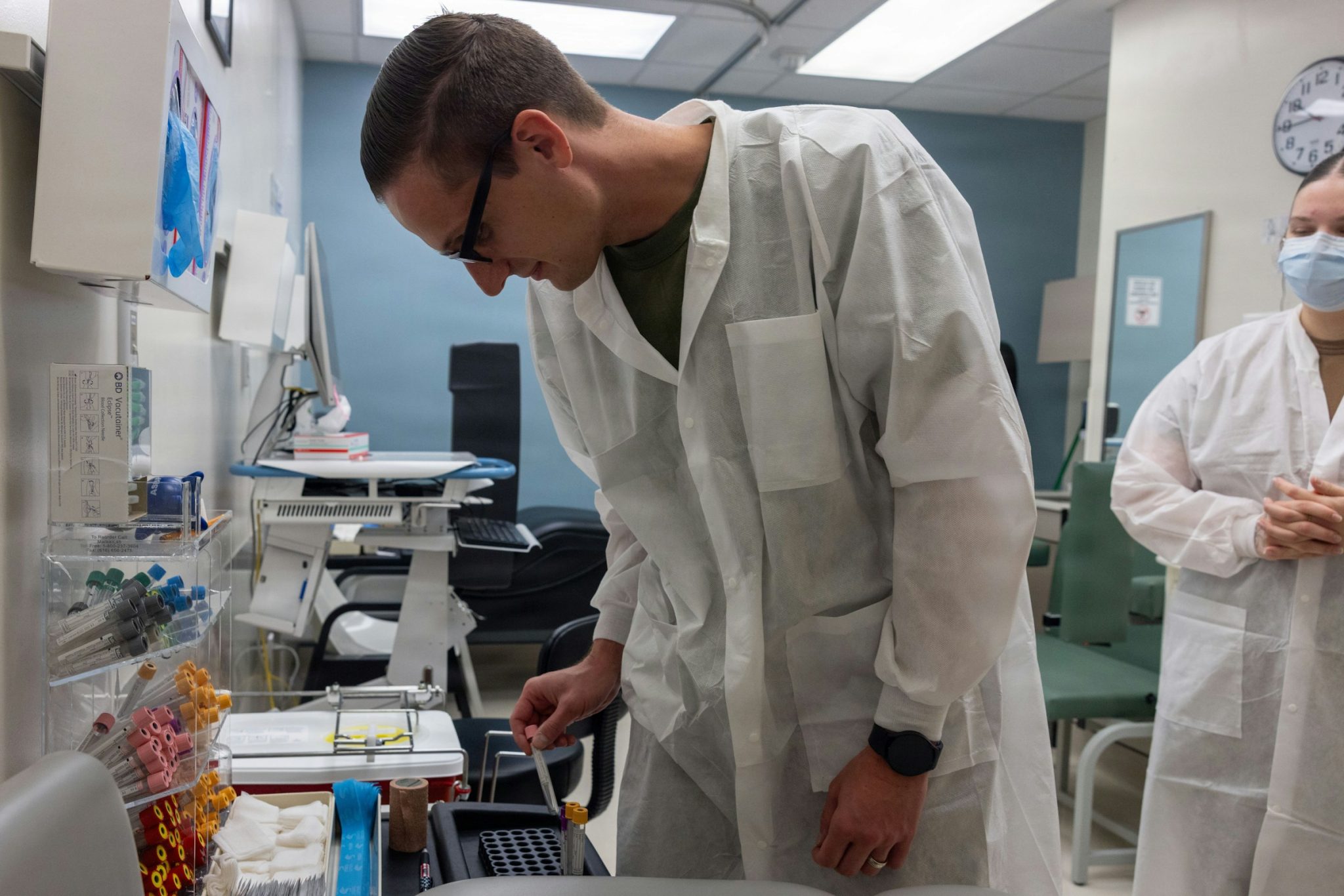 Virtual vs on-site medical staffing: which does your practice need? (+ top picks for each)