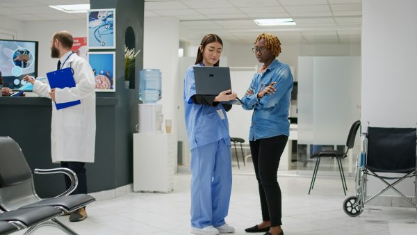 Virtual vs on-site medical staffing: which does your practice need? (+ top picks for each)