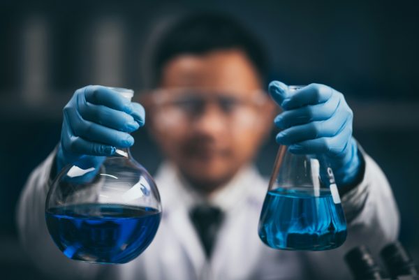What to look for in a laboratory beaker supplier for research