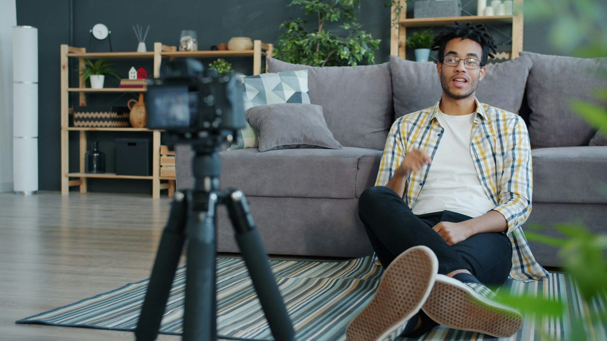 How solo bloggers and product reviewers are using ai image tools to produce better photos without a studio