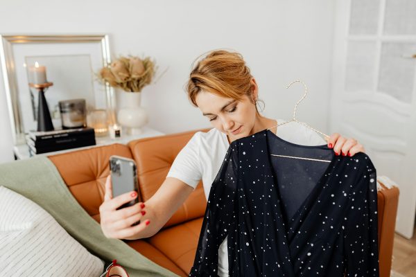 How solo bloggers and product reviewers are using ai image tools to produce better photos without a studio