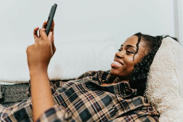 Simple and quick ways people relax online