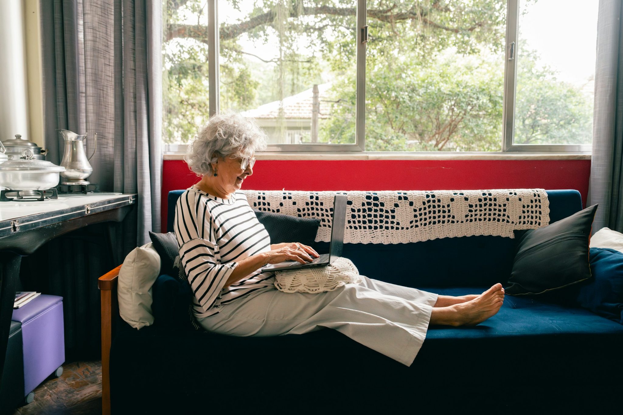 What withdrawal strategies should retirees consider for their 401(k)?