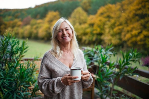 What withdrawal strategies should retirees consider for their 401(k)?