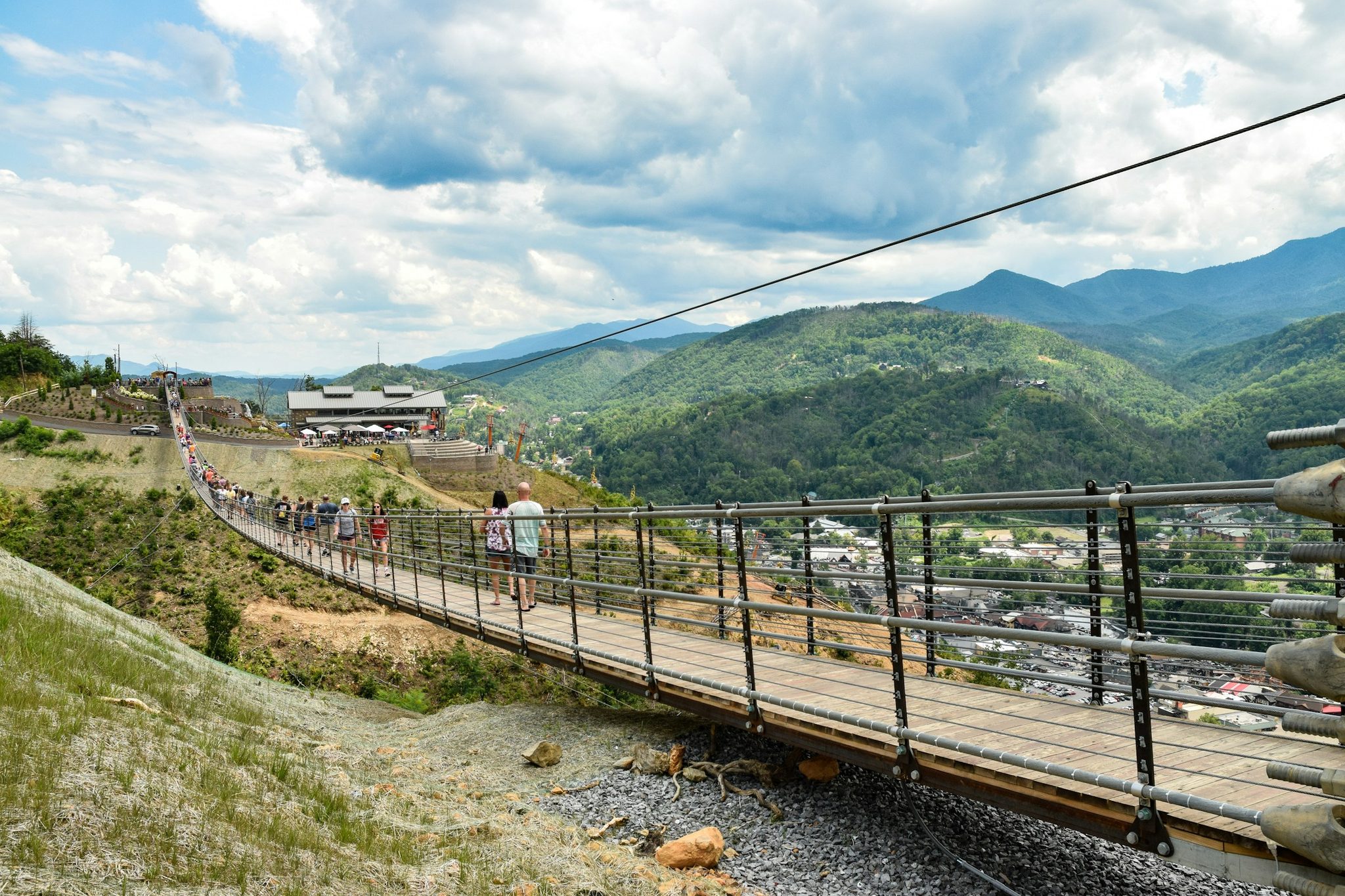 How to plan a smoky mountain escape in gatlinburg 2 gatlinburg has a way of feeling busy and peaceful at the same time. One minute, you’re near family attractions and mountain views. The next, you’re winding up a wooded road where the noise drops off fast. If you want a trip that feels restful without cutting you off from things to do, a cabin stay can hit that sweet spot. You get privacy, scenery, and enough flexibility to shape the trip around how you actually like to travel. How to plan a smoky mountain escape in gatlinburg