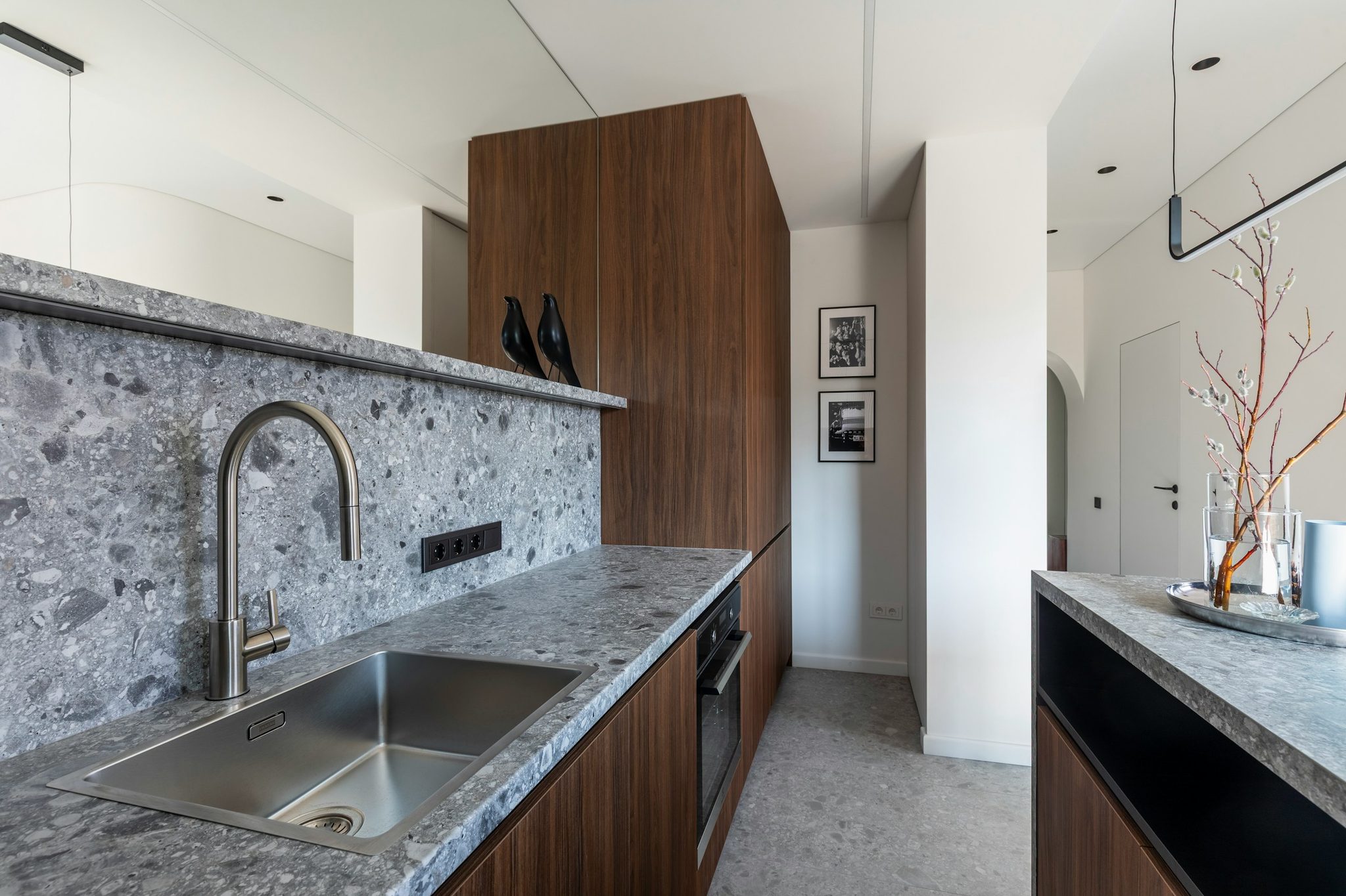Terrazzo tile vs porcelain tile: which one offers better durability?