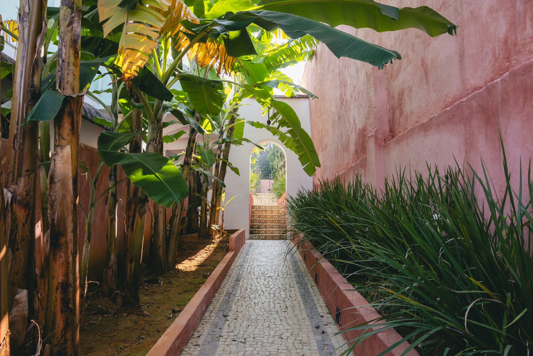 Cantera tile vs porcelain tile: which is more durable for outdoor use?