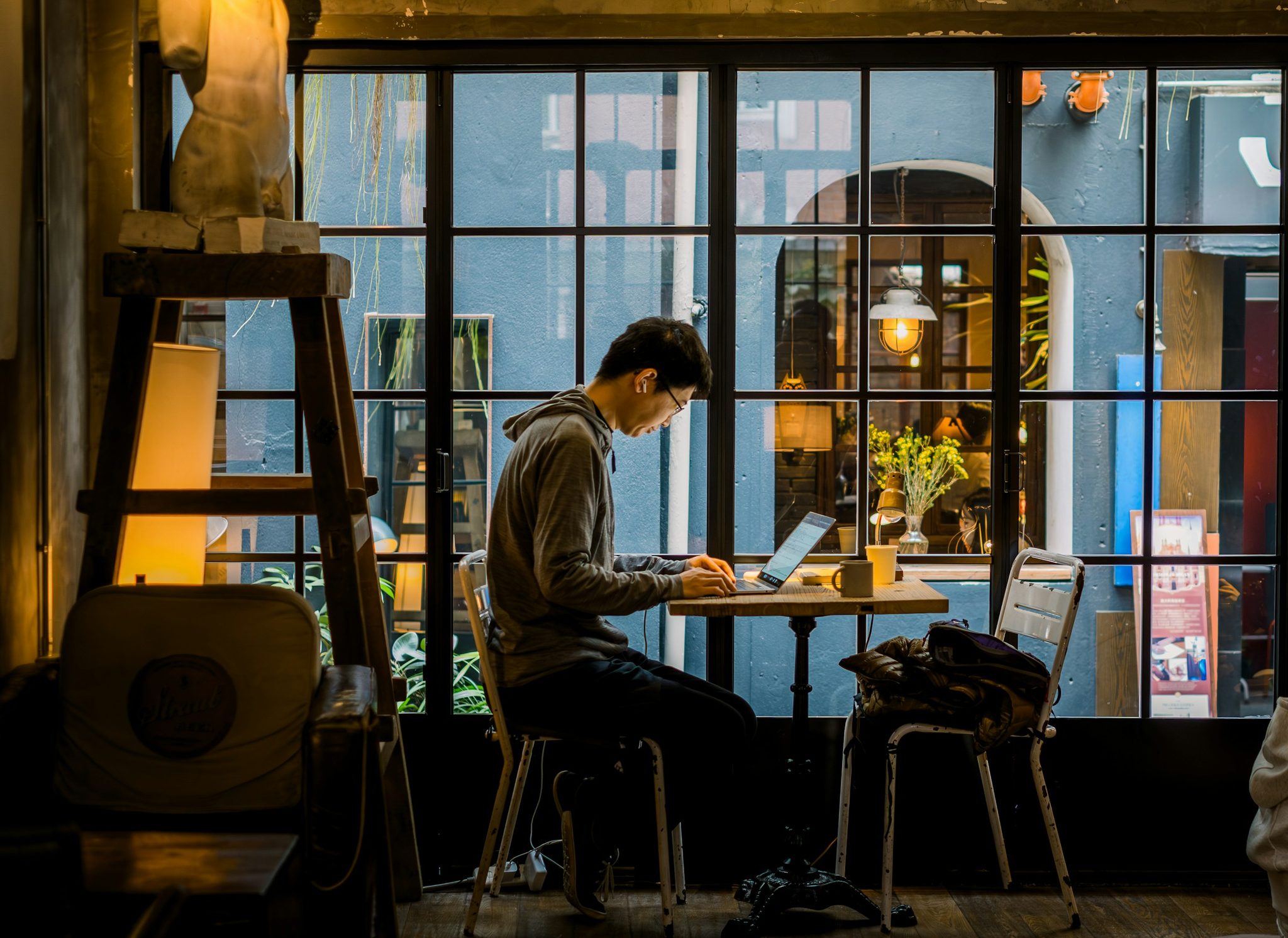 Dating while working remotely from another country