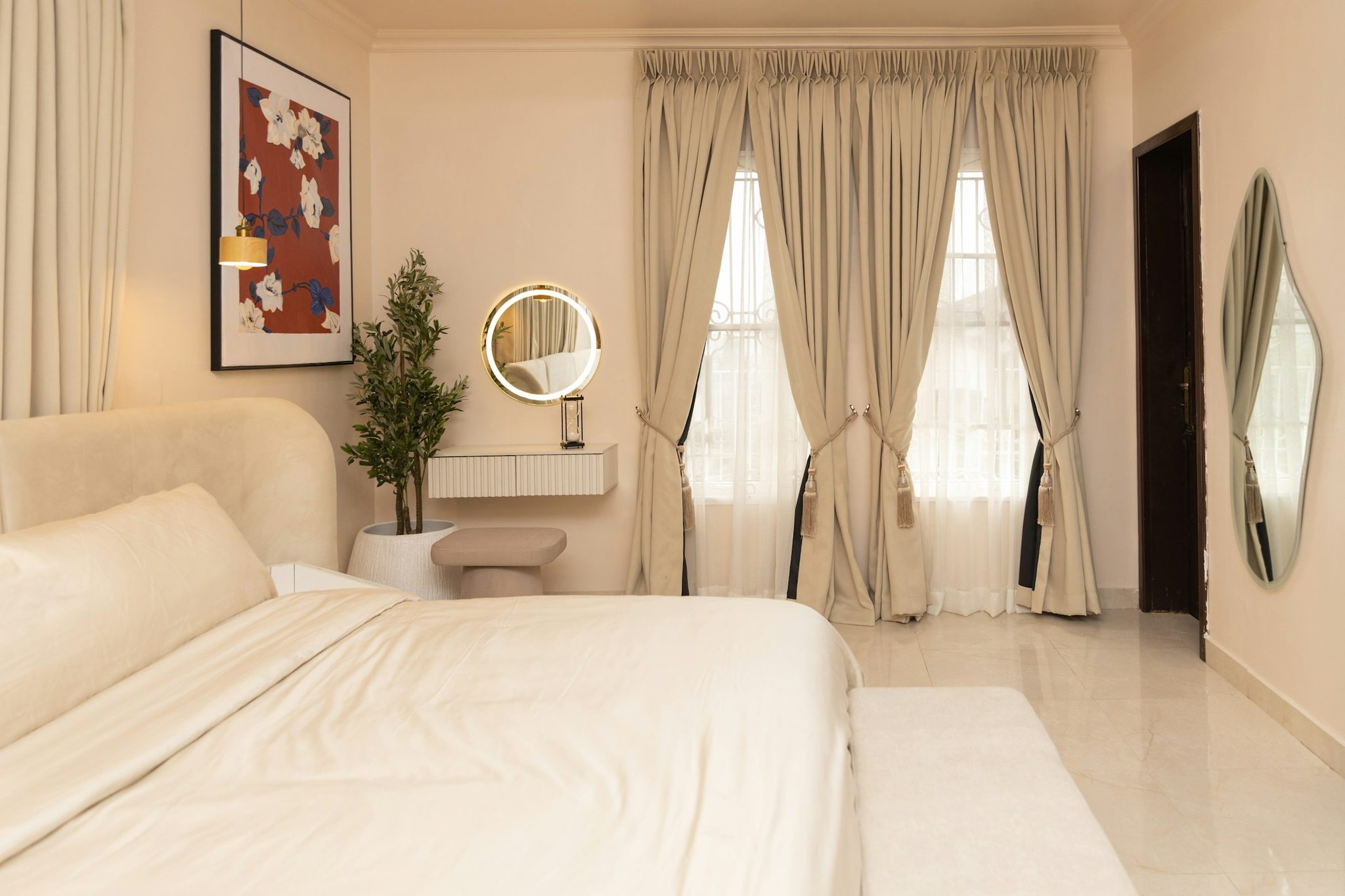 How to choose the right artwork for your home interior